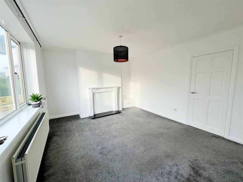 Lounge 1.jpg