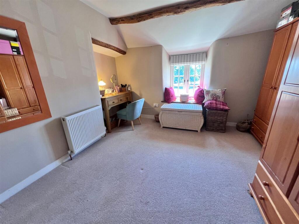 Bedroom 1a.jpg