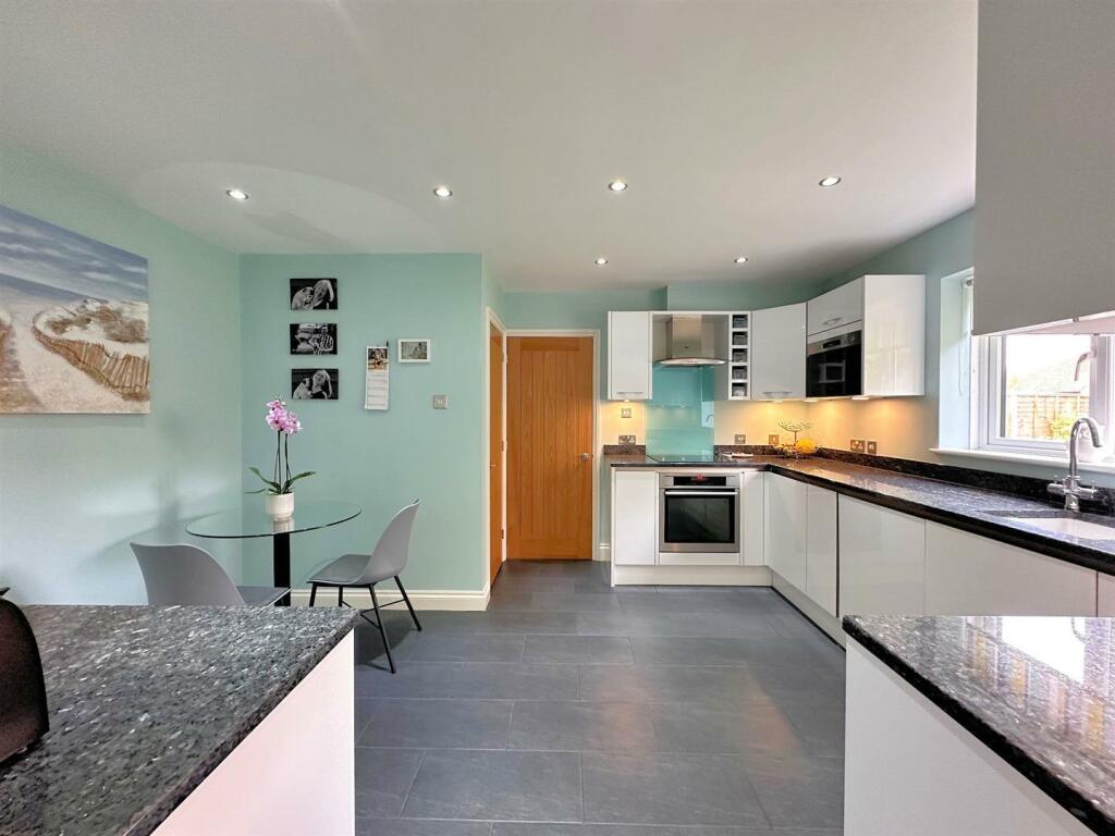 Kitchen. 1.jpg