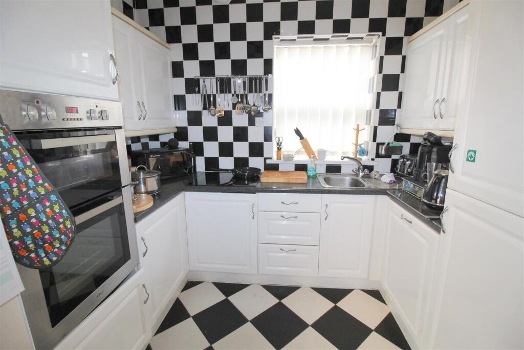 Curzon Road, 179, kitchen.JPG