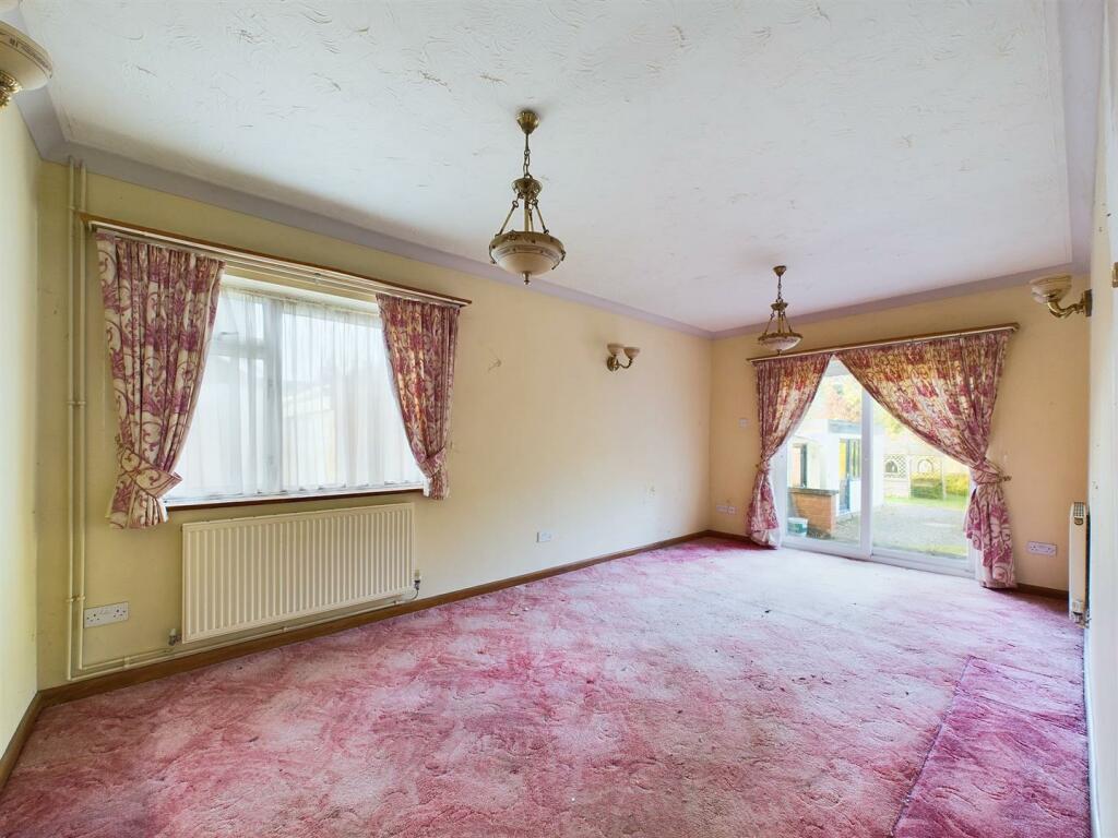 Dining Room/Bedroom 4