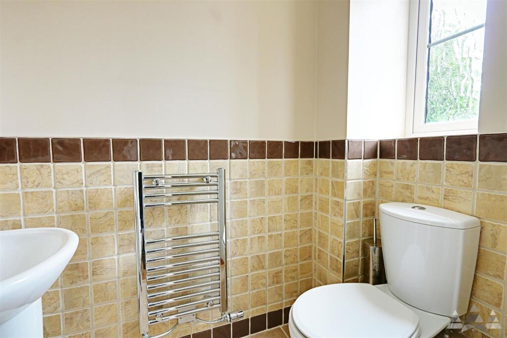 Downstairs WC/Cloakroom