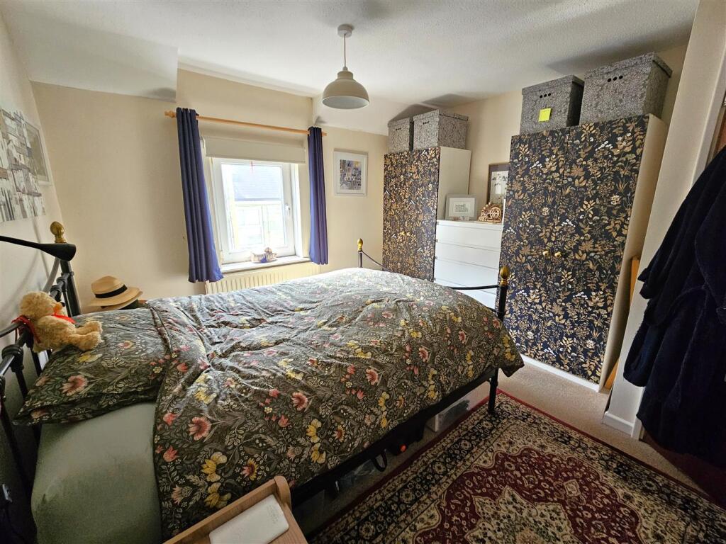 Bedroom 1.jpg