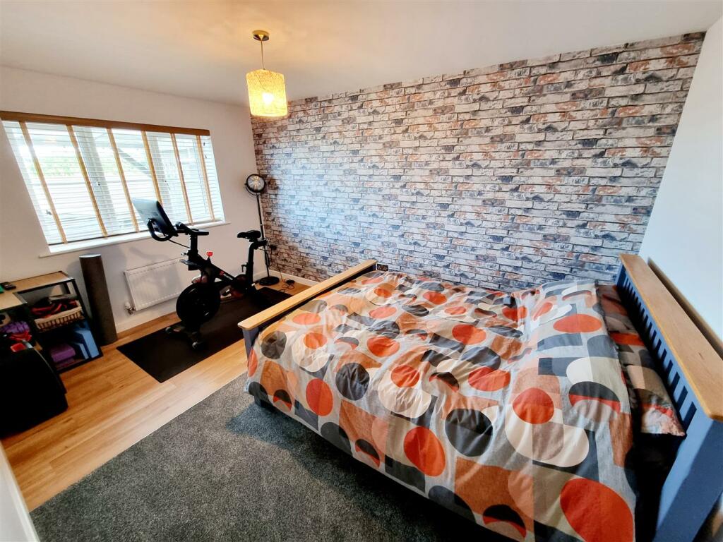 Bed 3.jpg