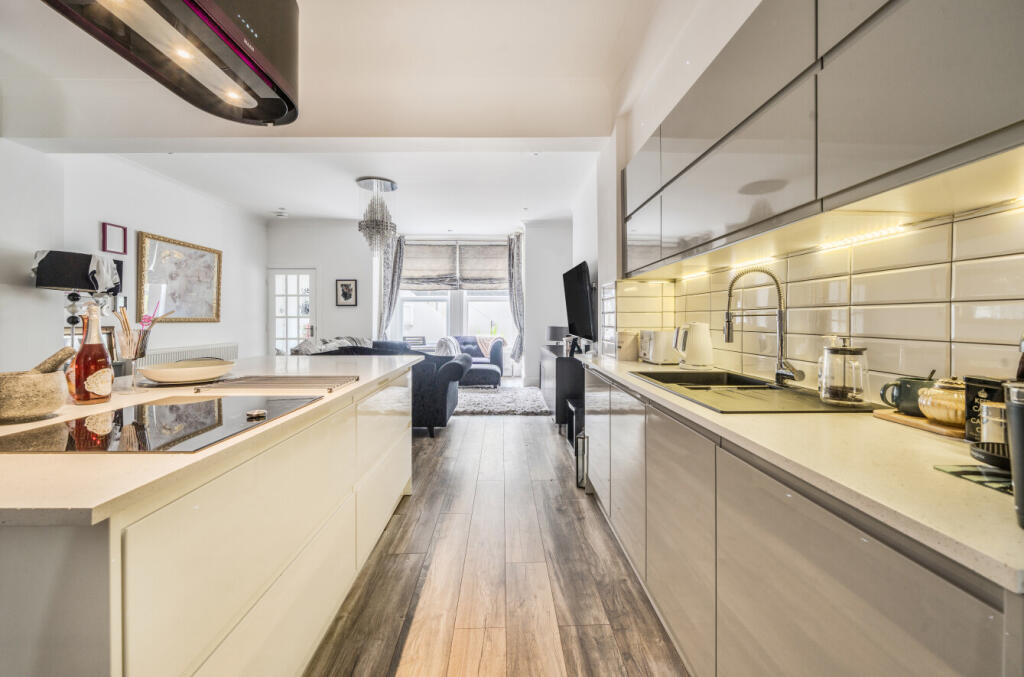 1300143-4-683ede7...