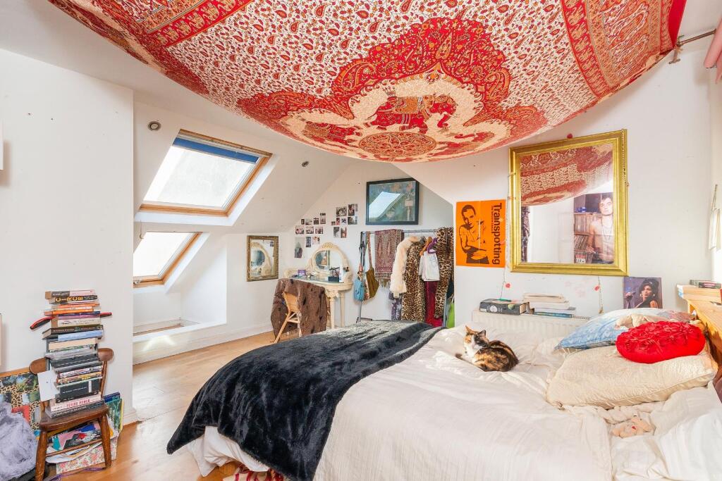 1C1R3WH - Bedroom E.jpg