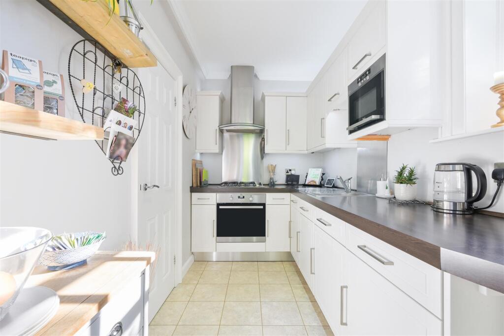 THE CEDARS, FLAT  (5).jpg