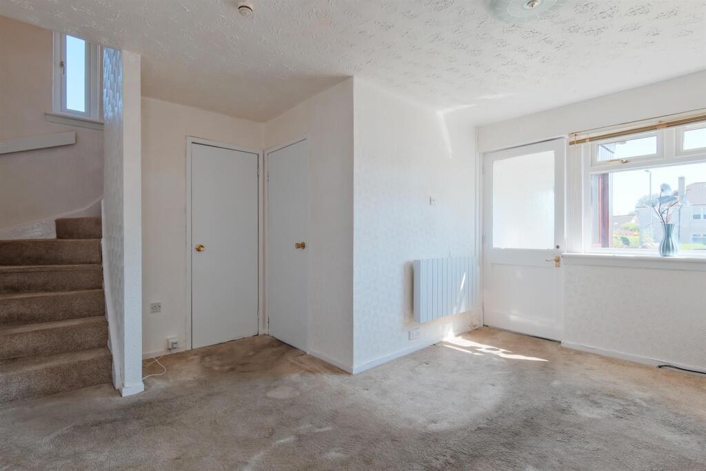 005-4 Moss Road, Wishaw, ML2 8PU.jpg