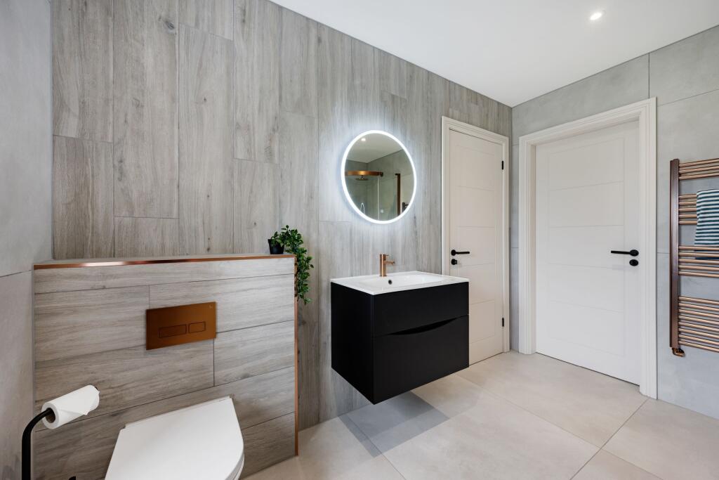 Jack &amp; Jill Bathroom