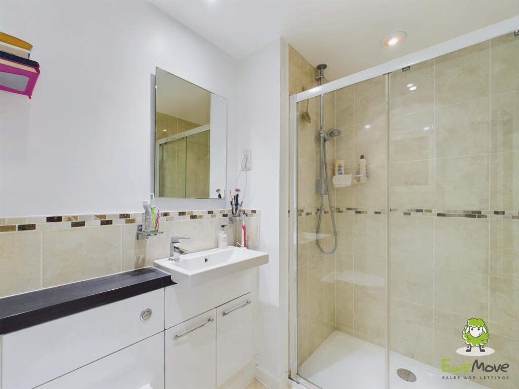 CAM03778G0-PR0142-STILL023