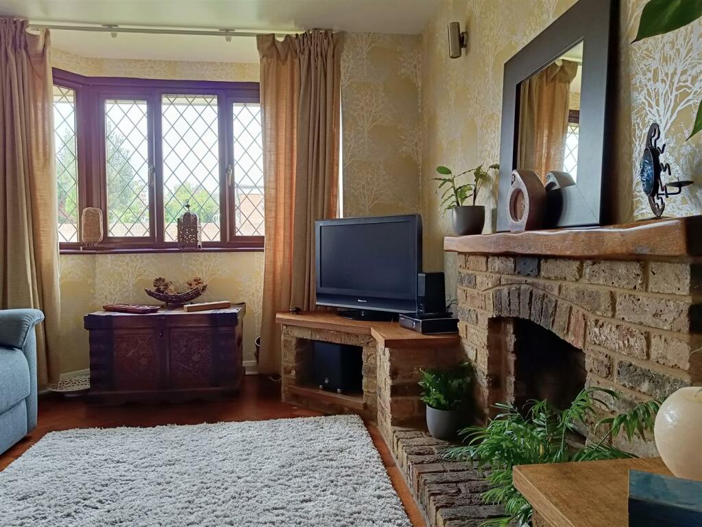 Living room 1.jpg