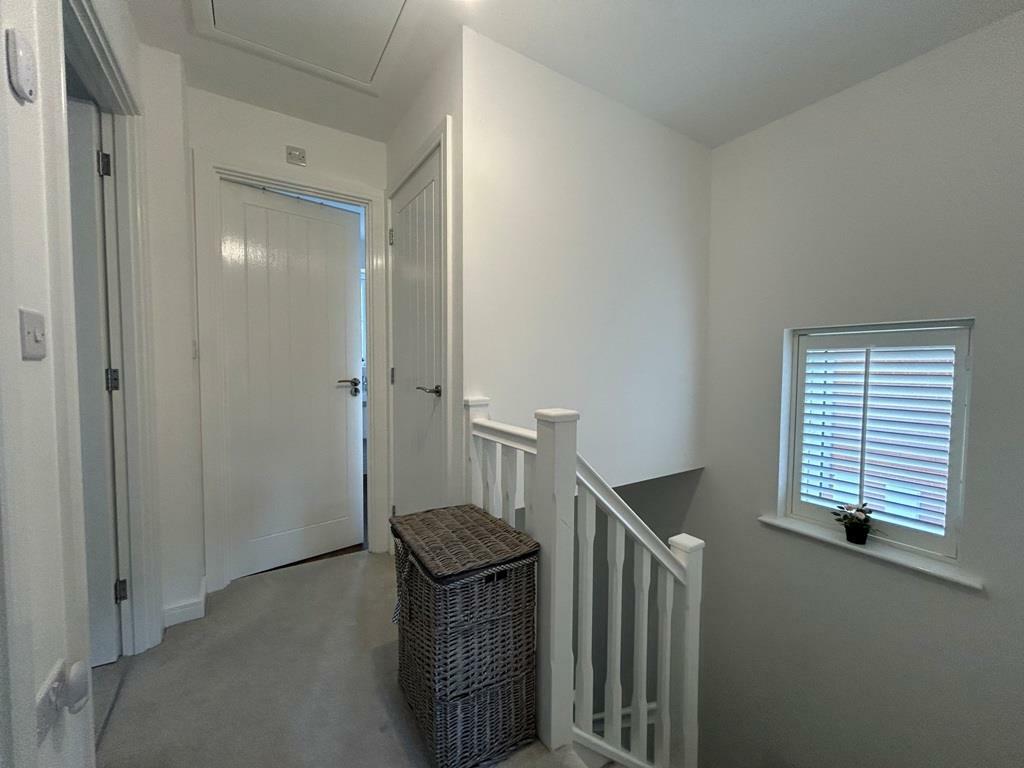 FIRST FLOOR LANDING