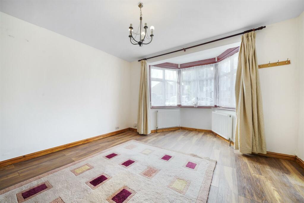 24 Stilecroft Gardens - lFJY5dhOy21qPpG1SrTl.jpg