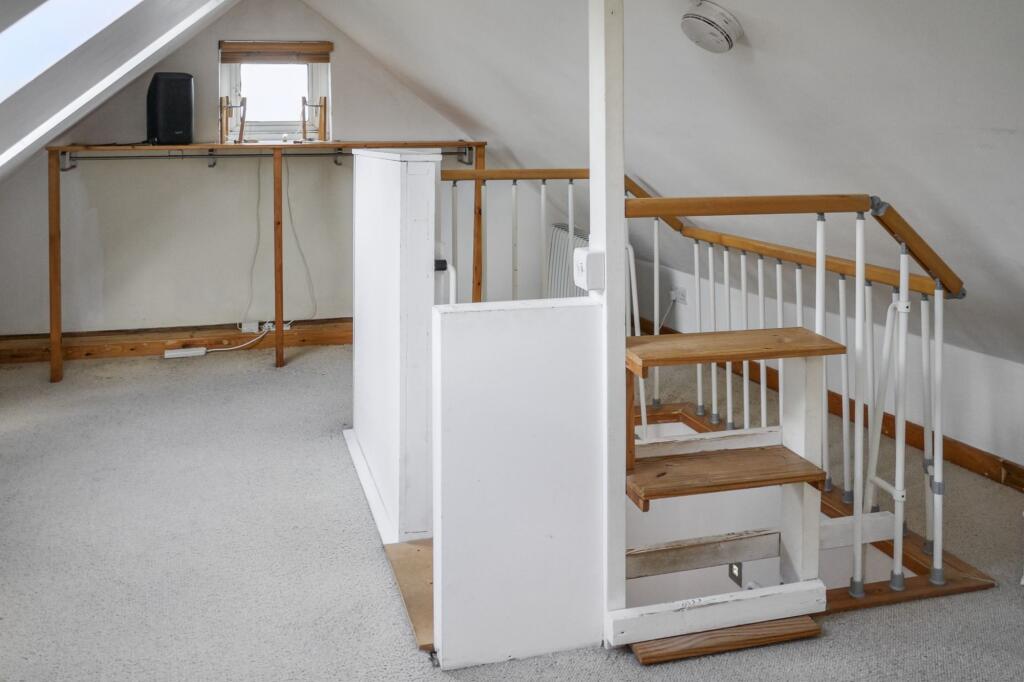 Flat B, 2E Blandfield Road, London, SW12 8BG