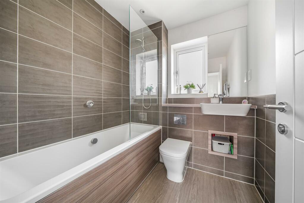 Bathroom (1).jpg