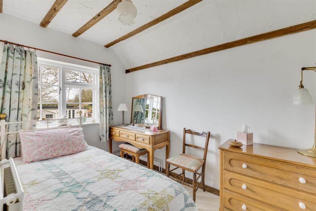 Thorncote Road 4-5.jpg