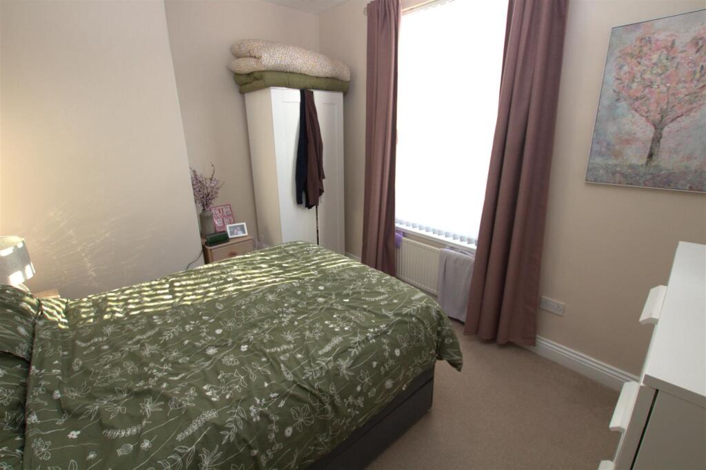 bedroom1.jpg