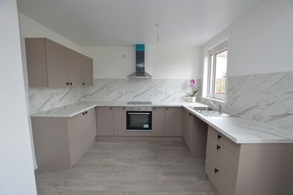 Kitchen/ Dining Room