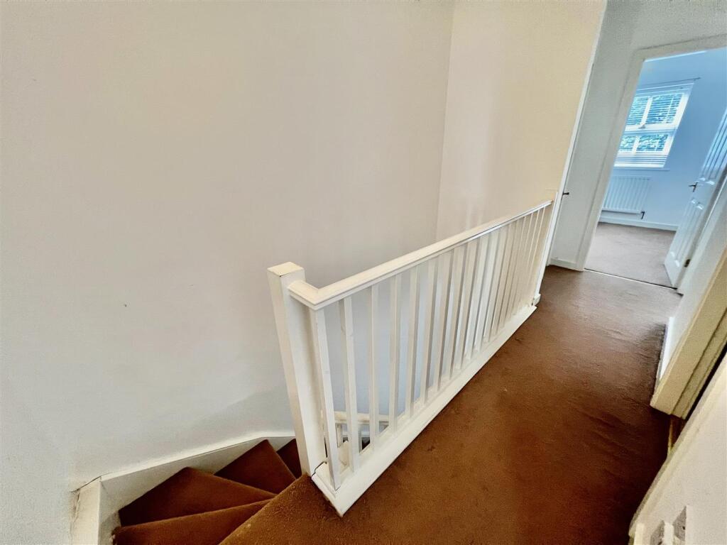 FIRST FLOOR LANDING