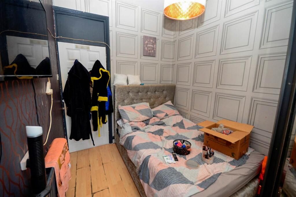 38 Bedroom