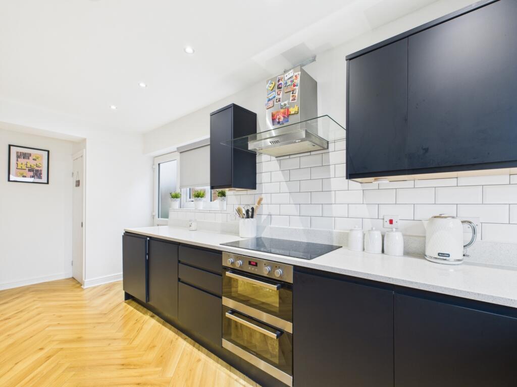 CAM02386G0-PR0149-STILL029