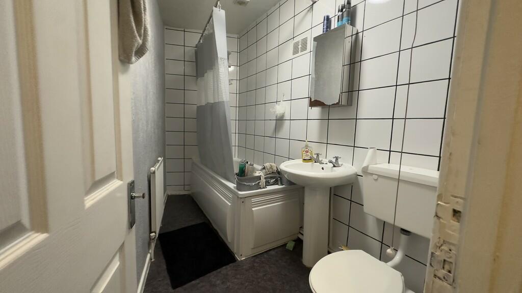 26B90559-3E0D-427...
