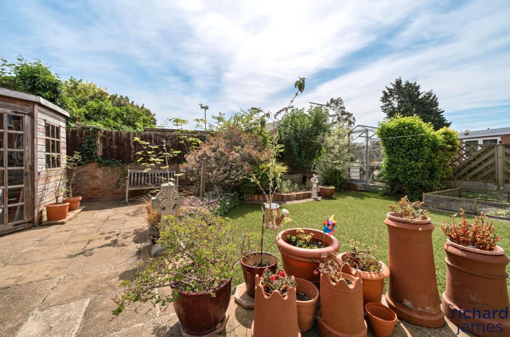 1900b7b3f582413bbfd69ed771e3ec04