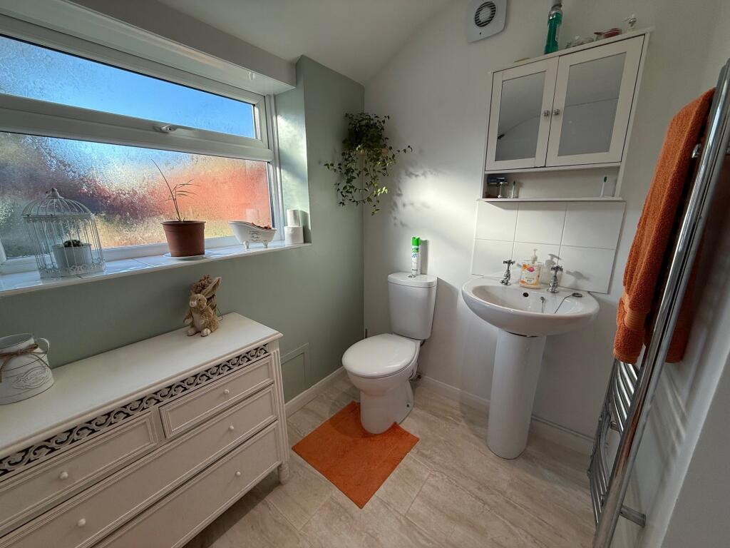Ground Floor Bathroom Aspect 2