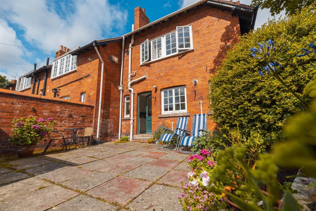 36 Circular Dr-18.jpg