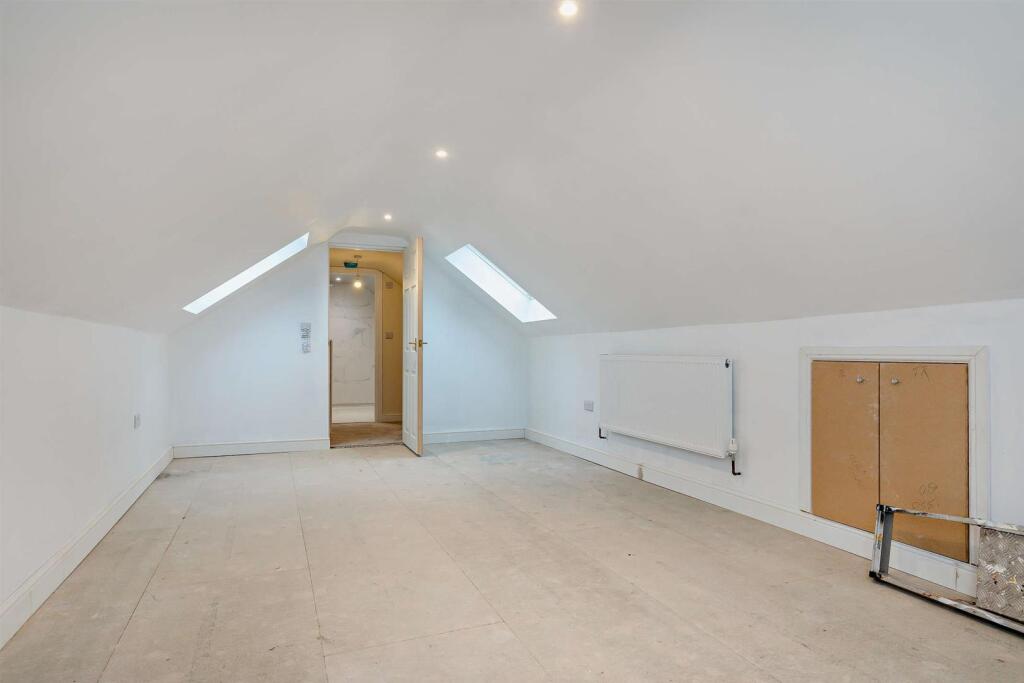 8675088-interior02-800.jpg