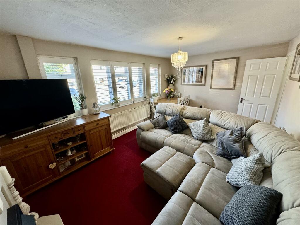 LOUNGE/DINER