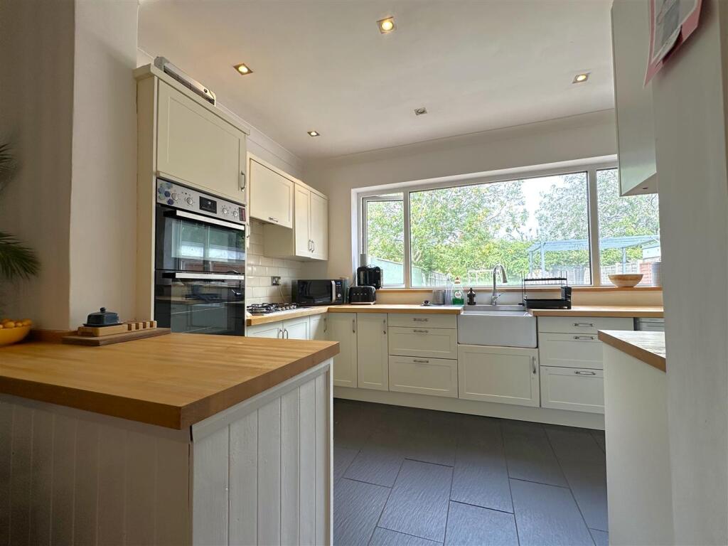 Modern Fitted Kitchen 987