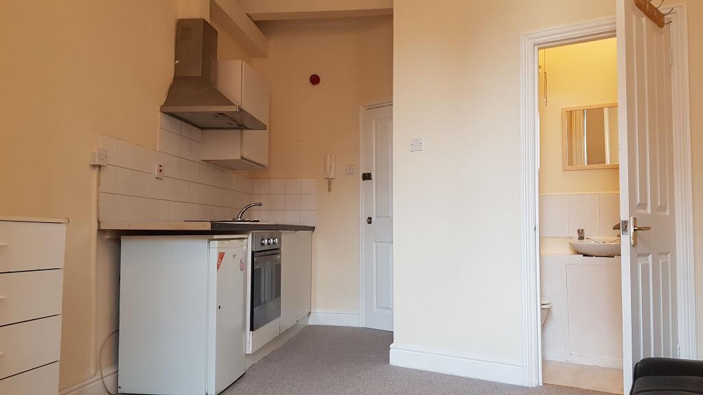 Studio flat/fully furnished