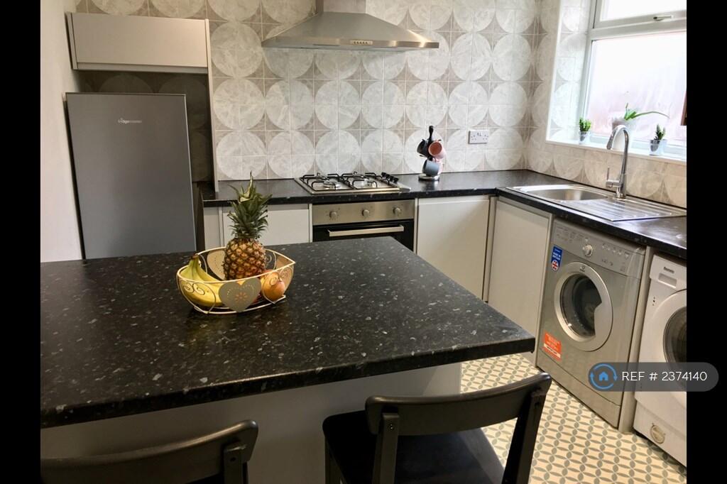 Kitchen - d/Washer, Washer, Dryer &amp; Fridge/Freezer