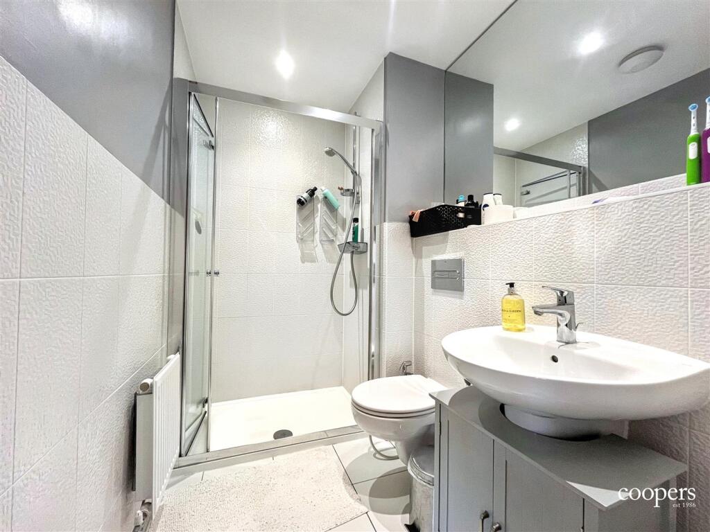 En Suite (1).jpg