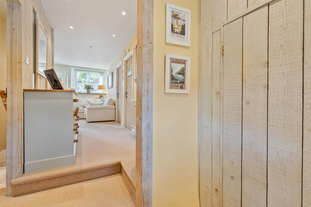 14 Entrance Hall Porthole Baileys Meadow Stoke Fle