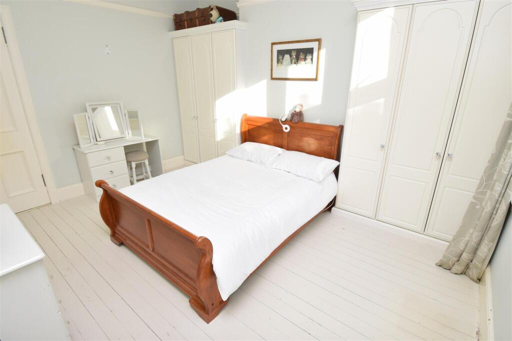 GROUND FLOOR BEDROOM.JPG