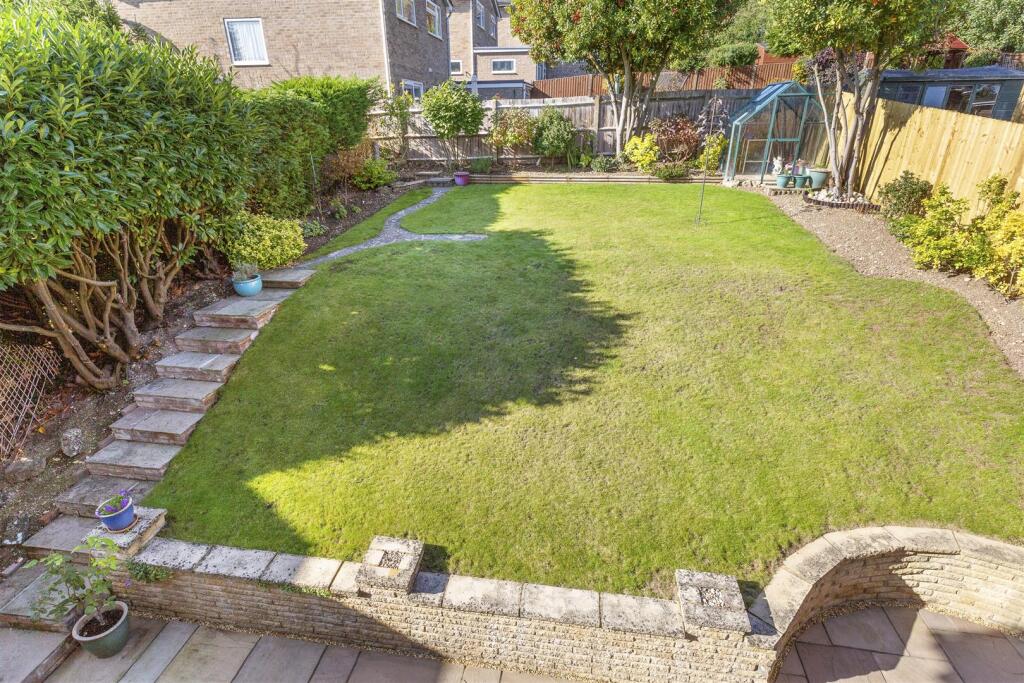 11 Calverley Crescent, HP13 5EU-6.jpg