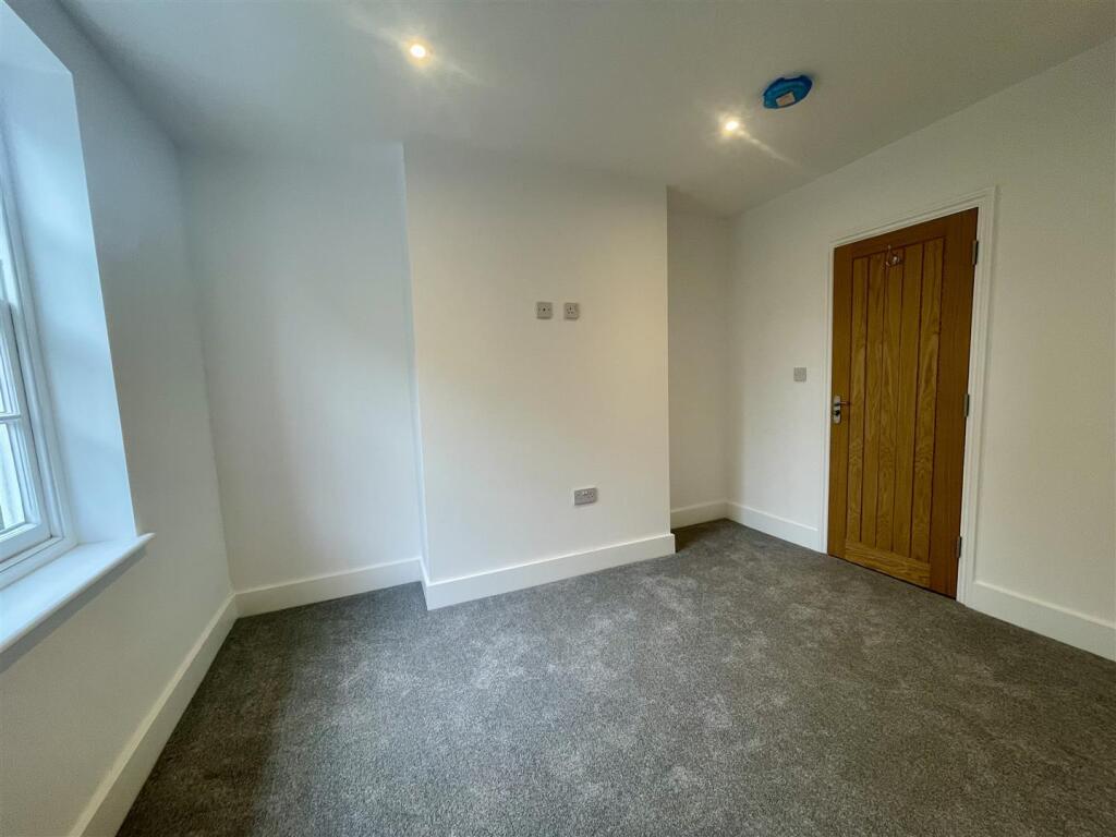 BEDROOM.jpg