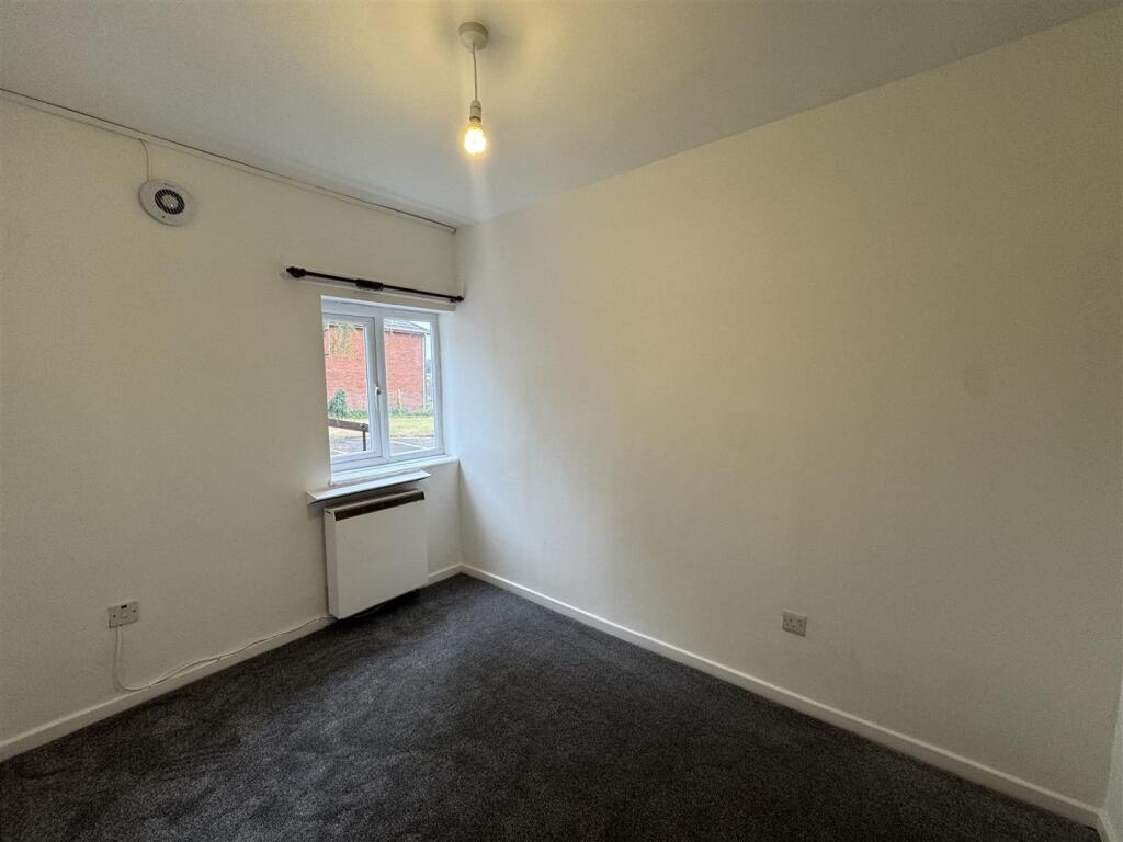 bedroom 3.JPG