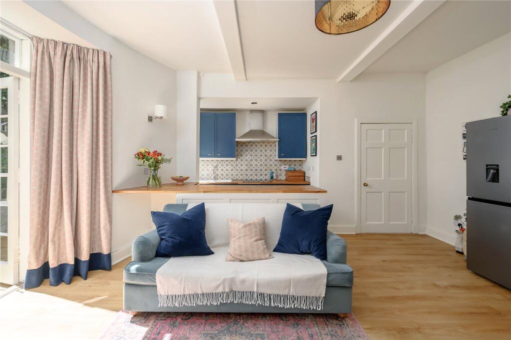 Sitting Room/Kitchen