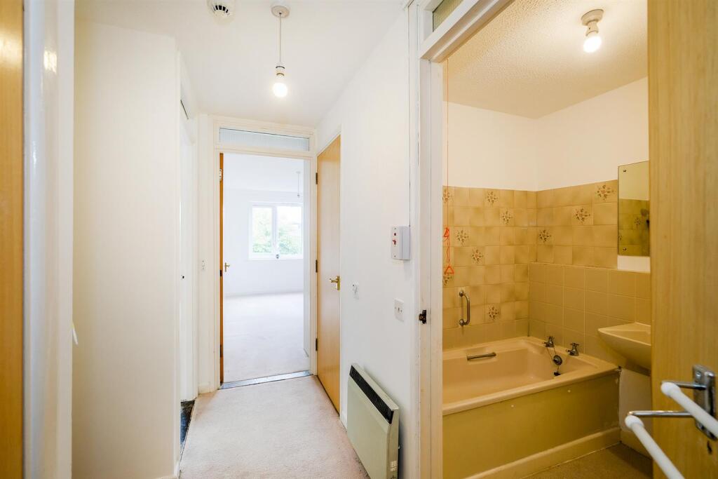 22 Oak Lodge-14_web.jpg