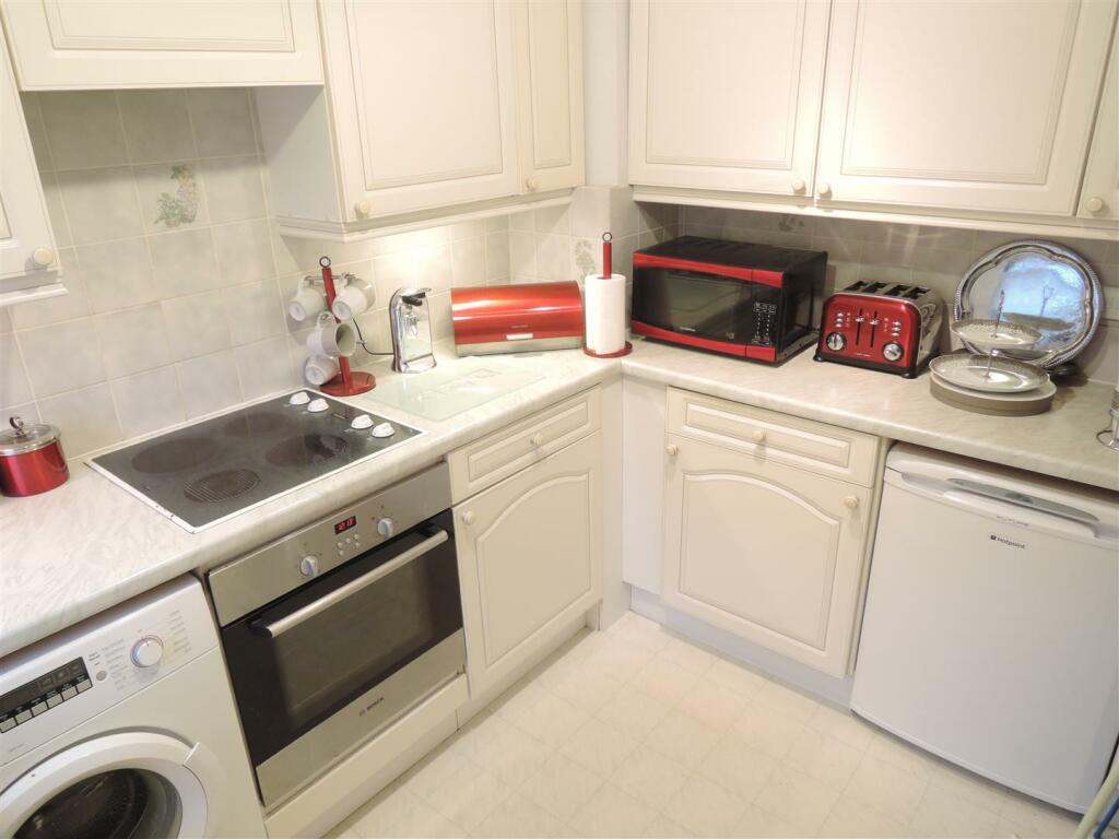 Kitchen: