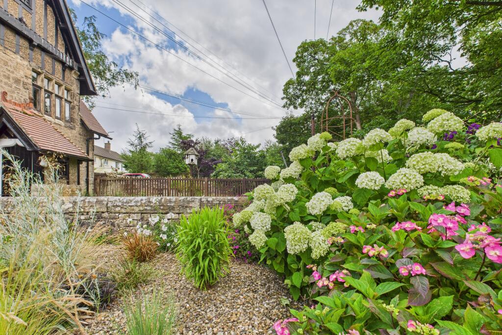 CAM04201G0-PR0099-STILL004