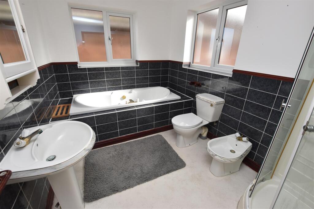 Family Bathroom.JPG