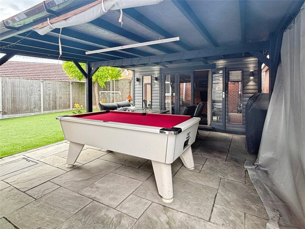 Enclosed Patio Area