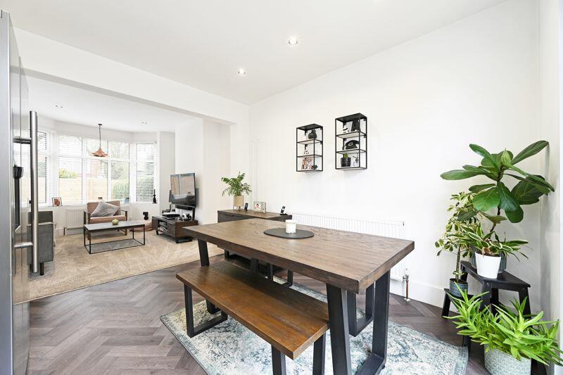 Open Plan Lounge / Dining 