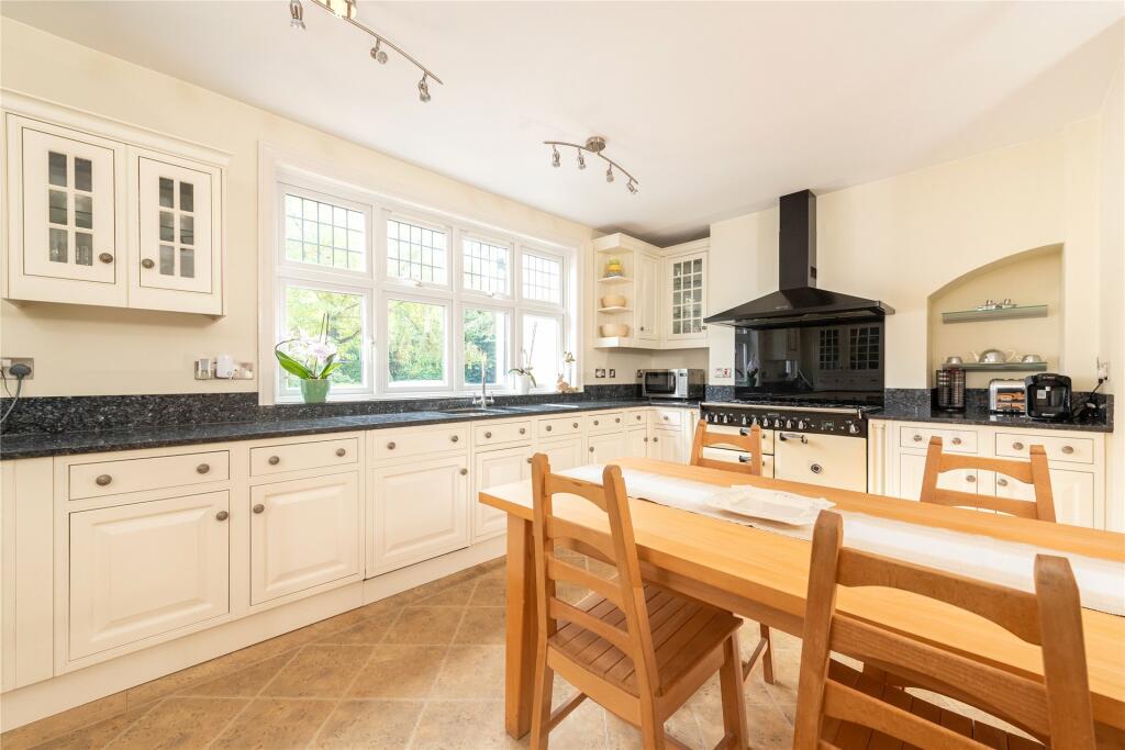 Kitchen/Breakfast Rm