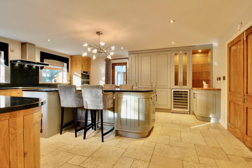 Breakfast kitchen - reverse view