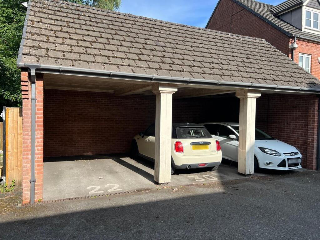 22 Hallbridge Gardens Carport.jpg